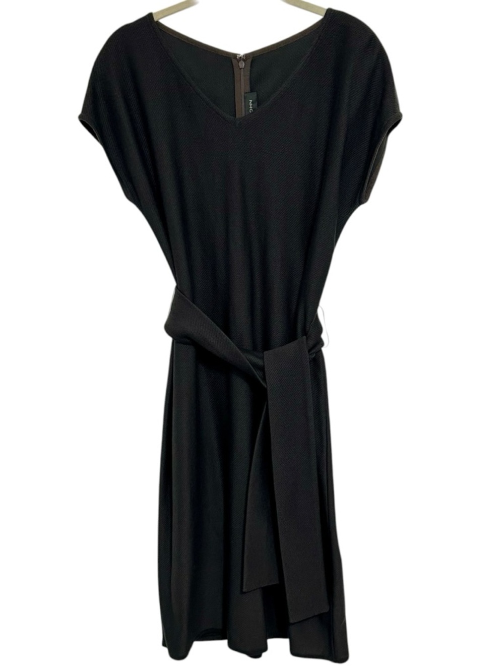 NWOT ST. JOHN Dress with Self-Tie Belt Sz 6 Dark Gray